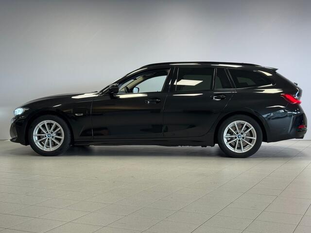 BMW 3-SERIE 320E - Elektr. Achterklep - Parkeercamera - Navigatie