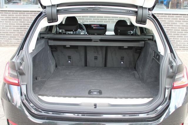 BMW 3-SERIE 320E - Elektr. Achterklep - Parkeercamera - Navigatie