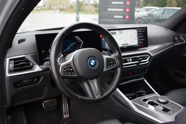 BMW 3-SERIE Touring 330e 293 PK xDrive High Executive M-Sport Pro, Kuipstoelen, Panoramadak, Memory, Adap. Cruise Control