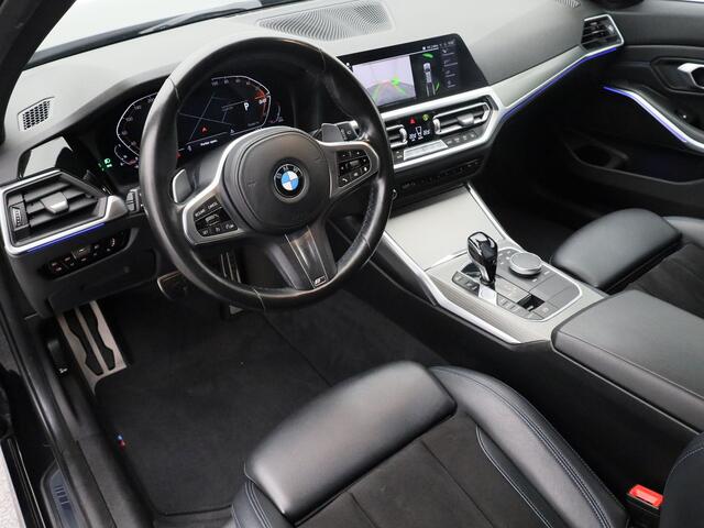 BMW 3-SERIE Touring 318i Automaat M-Sport | CAMERA | CARPLAY | STOELVERWARMING