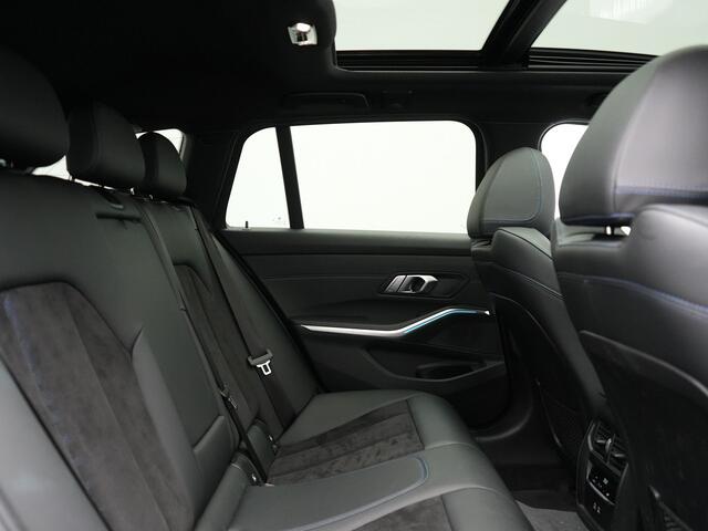 BMW 3-SERIE Touring 330e M Sport Plug In Hybrid 293pk PHEV | Panodak | Adaptief Onderstel | Head Up | Adaptive Cruise | Camera | Alcantara Sportstoelen Memory & Verwarmd | Apple Carplay | Sfeerverlichting | Navigatie | Keyless | Blis | DAB |