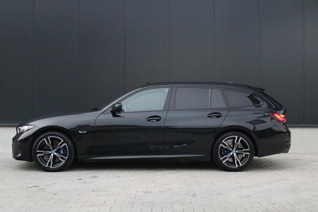 BMW 3-SERIE Touring 330e M Sport - M Sportstoelen - Pano - ACC - Keyless - H&K - Sport Remmen - Memory - Rijklaar