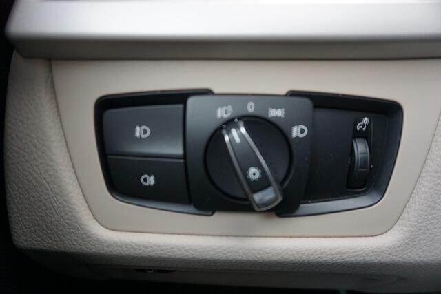 BMW 3-SERIE 330e High Executive Navi / Leder / Cruise contole / Led / Lm velgen