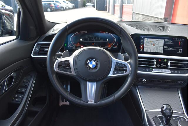 BMW 3-SERIE 330i M-sport Executive Edition M performance, Panorama, Head up, 20 inch, Carplay, NL-auto!