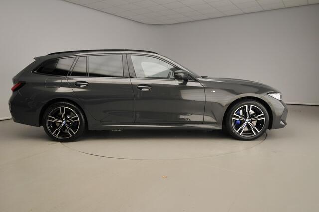 BMW 3-SERIE Touring 330e | M-Sportpakket | LED | HUD | Schuifdak | Active Cruise | Trekhaak | DAB | Hifi speakers | Alu 18 inch