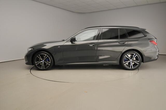 BMW 3-SERIE Touring 330e | M-Sportpakket | LED | HUD | Schuifdak | Active Cruise | Trekhaak | DAB | Hifi speakers | Alu 18 inch