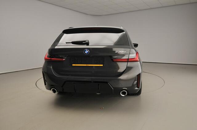 BMW 3-SERIE Touring 330e | M-Sportpakket | LED | HUD | Schuifdak | Active Cruise | Trekhaak | DAB | Hifi speakers | Alu 18 inch