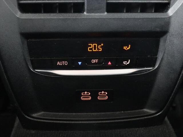 BMW 3-SERIE 318i Business Edition | Stoelverwarming | Camera | Carplay | Live Cockpit | Full LED | Navigatie | Dodehoek detectie | Climate control