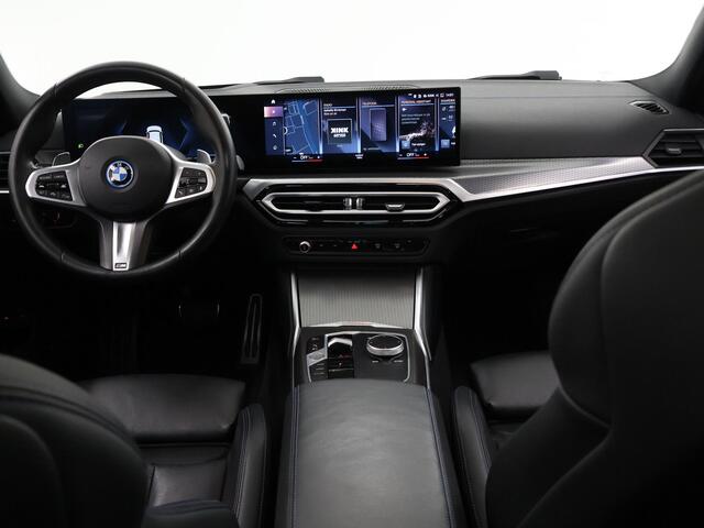 BMW 3-SERIE Touring 330e | M-Pakket | Panoramadak | Ele. stoelen + Geheugen | HUD | Sportstoelen | Camera | Apple CarPlay/Android auto | Adaptieve Cruise Control | Comfort Pakket | M-Sport Pro | HiFi | Curved Display |