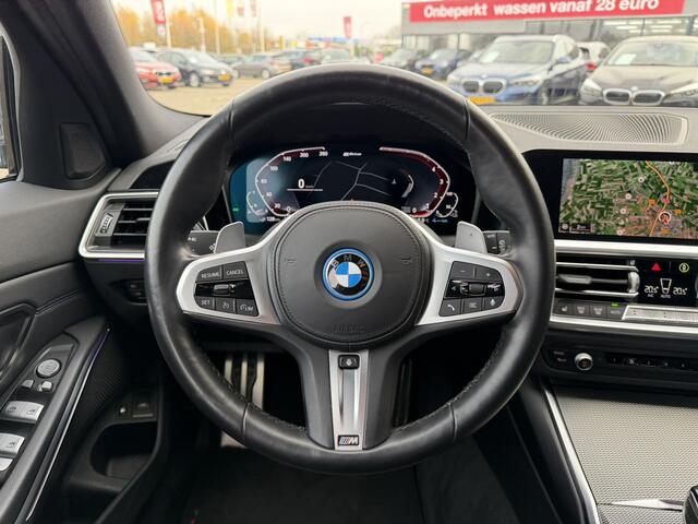 BMW 3-SERIE Touring 320e M Sport Laser Licht Trekhaak Stuurwielverwarming Carplay Achteruitrijcamera Keyless Entry