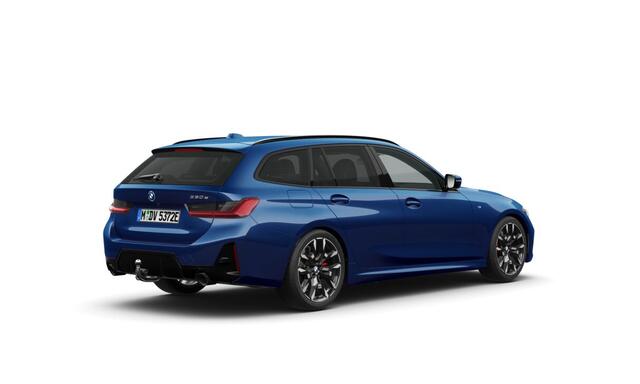 BMW 3-SERIE Touring 330e | M-Sport Pro | Le Mans Blue | 19'' | Panorama. | Harman/Kardon | Elek. stoel. | Adapt. onderst. | Driv. Prof | Park. Plus | Head-Up | Comf. Acc. | Trekhaak | Stuur + stoelverw.