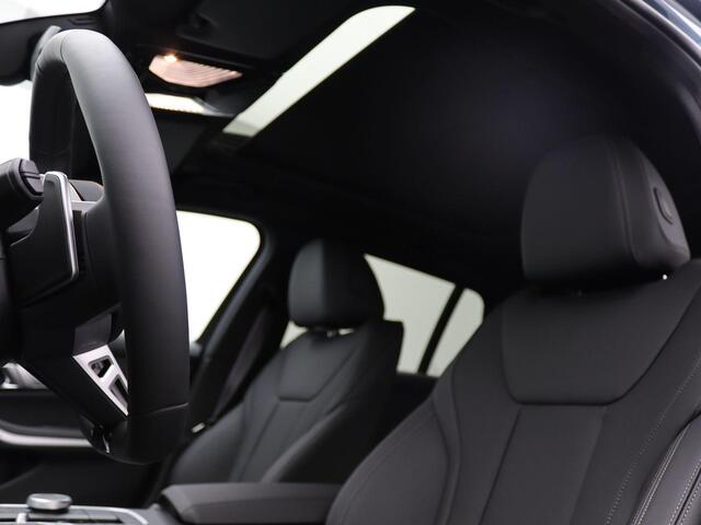 BMW 3-SERIE Touring 330e M Sportpakket Pro | Comfort Pack | Stuurwielrand Verwarmd | Trekhaak | Panoramadak | Active Cruise Control | Harman Kardon | 19''