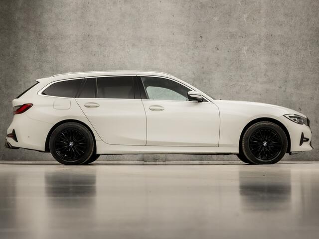 BMW 3-SERIE Touring 318i Sportline 157Pk Automaat (APPLE CARPLAY, GROOT NAVI, ZWART HEMEL, LEDER, STOELVERWARMING, SPORTSTOELEN, CAMERA, ELEK ACHTERKLEP, GETINT GLAS, TREKHAAK, NIEUWSTAAT)