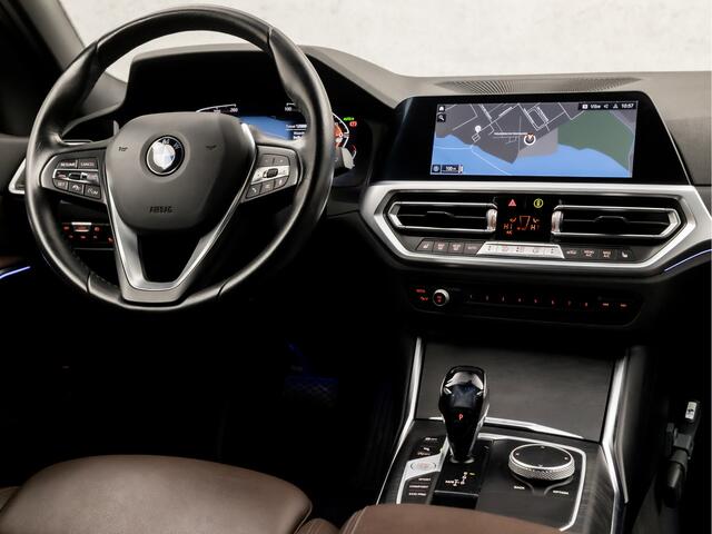 BMW 3-SERIE Touring 318i Sportline 157Pk Automaat (APPLE CARPLAY, GROOT NAVI, ZWART HEMEL, LEDER, STOELVERWARMING, SPORTSTOELEN, CAMERA, ELEK ACHTERKLEP, GETINT GLAS, TREKHAAK, NIEUWSTAAT)
