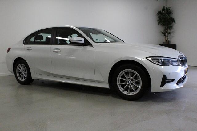 BMW 3-SERIE 318d Executive Edition | NL-AUTO+N.A.P! | CARPLAY | PDC-V/A | CLIMA | DAB-RADIO | NAVI | LED | CRUISE |
