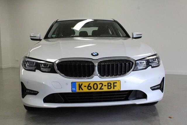 BMW 3-SERIE 318d Executive Edition | NL-AUTO+N.A.P! | CARPLAY | PDC-V/A | CLIMA | DAB-RADIO | NAVI | LED | CRUISE |