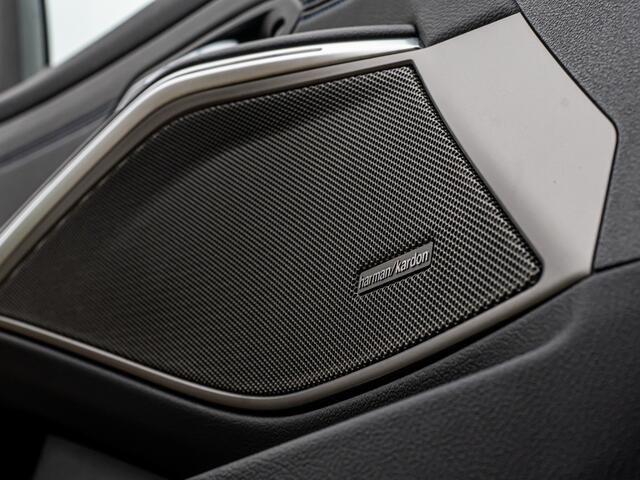 BMW 3-SERIE 330e High Exe M-Sport PANO LASER HARMAN KARDON HUD 360 CAMERA MEMORY STOEL BOMVOL!!