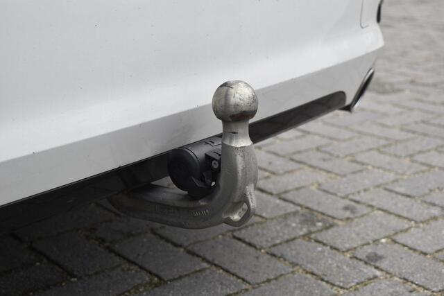 BMW 3-SERIE 318d Executive Edition Sport Trekhaak - Head-up - Carplay - Cruise