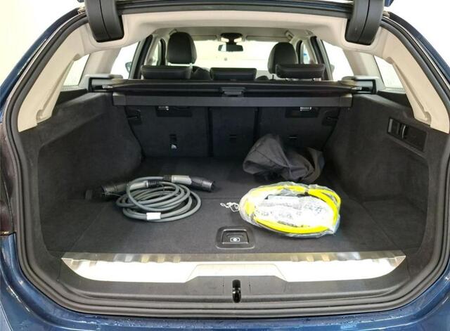 BMW 3-SERIE Touring 330e Business Edition Plus 1e-Eig. & Keurig-Onderh. BOVAG-Garantie, NL-Auto