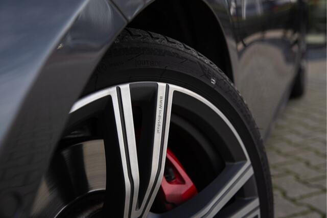 BMW 3-SERIE Touring 330i High Executive Edition , M Supersportstoelen, BMW Individual velgen, Panoramadak, Harman&Kardon, 360-camera,