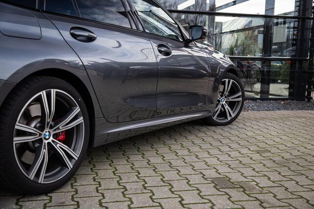BMW 3-SERIE Touring 330i High Executive Edition , M Supersportstoelen, BMW Individual velgen, Panoramadak, Harman&Kardon, 360-camera,