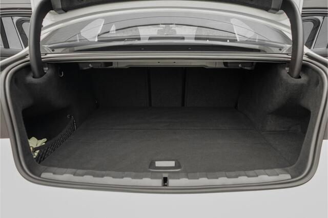 BMW 3-SERIE 330e High Executive M-Sport Trekhaak Stoelverwarming HiFi 19"