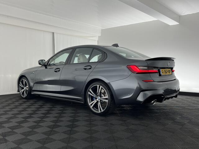 BMW 3-SERIE 330e M-Sportpack High Executive Performance Pack (INCL-BTW) *HEAD-UP | FULL-LEATHER | FULL-LED | HIFI-SOUND | CAMERA | HEATED-SPORTSEATS | CARPLAY | DIGI-COCKPIT | NAVI-FULLMAP | AMBIENT-LIGHT | ECC | PDC | CRUISE | 19''ALU*