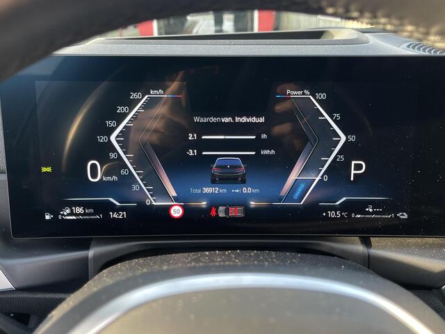 BMW 3-SERIE Touring 330e xDrive M Sport 18"/Panoramadak/Trekhaak/Dodehoek/Keyless/Head-up/Laser LED/Camera/HiFi/Stoelverwarming