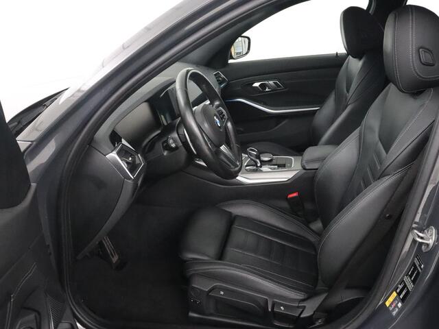 BMW 3-SERIE 330e M Sport | Leder | Stoelverwarming | Carplay | Sportstoelen | Laserlicht | Live Cockpit | Sfeerverlichting | Navigatie | Parkeerhulp | Climate control | Bluetooth | Cruise control