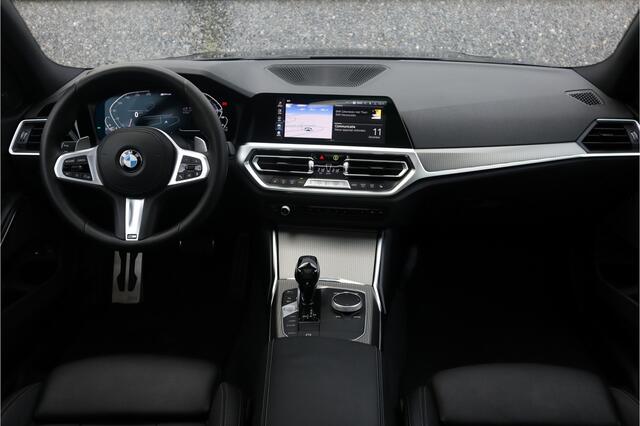 BMW 3-SERIE Touring 330e xDrive M-Sport Panorama / 19inch / Harman Kardon /