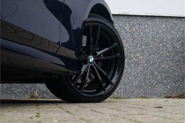 BMW 3-SERIE Touring 330e xDrive M-Sport Panorama / 19inch / Harman Kardon /