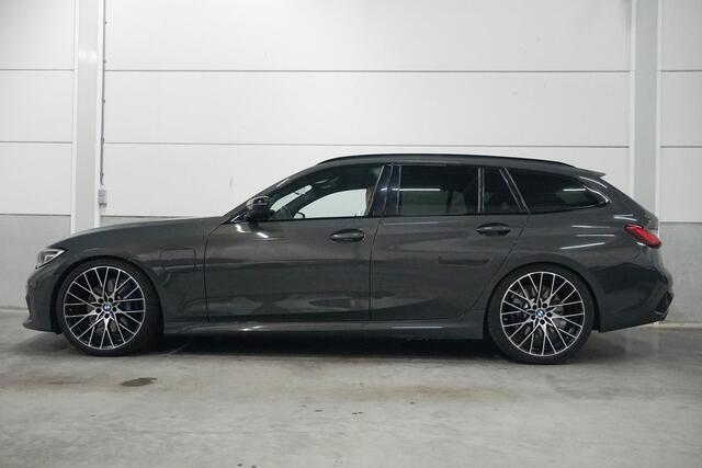 BMW 3-SERIE Touring 330e M-Sport | Panoramadak | Harman Kardon | Head Up | 20" | Elektr. Trekhaak