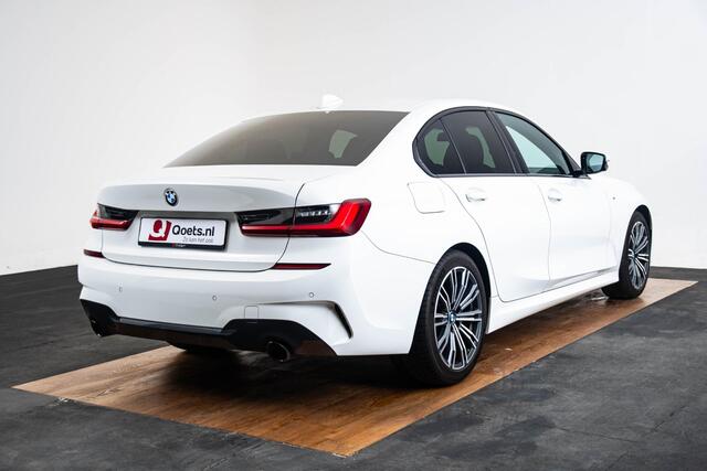 BMW 3-SERIE 320i Business Edition M Sport - Elektrisch verwarmde voorstoelen - Getinte Ruiten - Active Guard Plus - Cruise control - PDC Voor/Achter - HiFi - Automatisch dimmende binnenspiegel - Doorlaadopening -