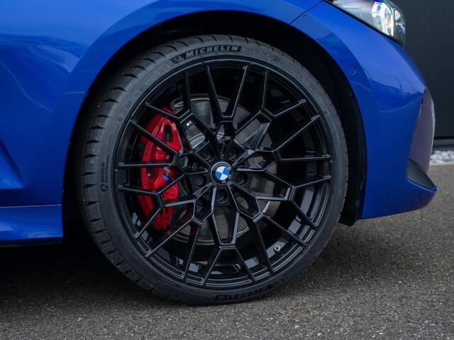 BMW 3-SERIE Touring 330e l Long Range l Trekhaak l M-sport l Schuif-/kantel dak l Adaptive LED l Verwarmd Stuurwiel l Head-Up l