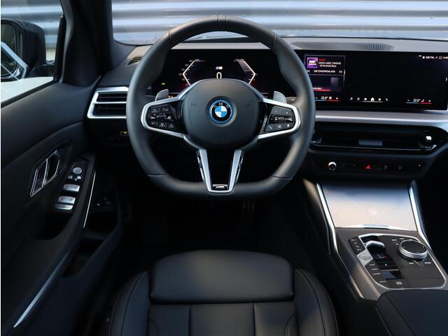 BMW 3-SERIE 330e Sedan | M Sportpakket Pro | Innovation Pack | Comfort Pack