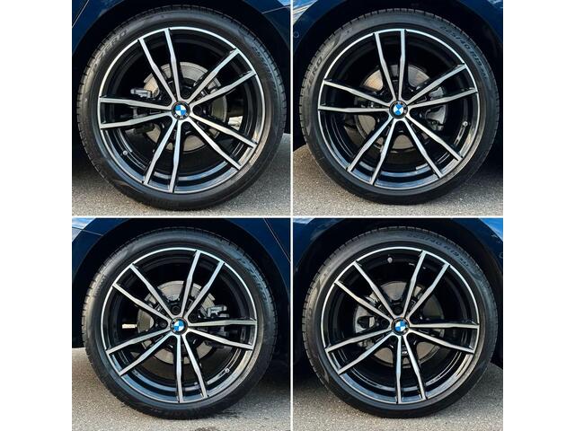 BMW 3-SERIE Touring 320d xDrive M-SPORT ** LED, NAVI+, HALF-LEDER, VERW. STUUR, HuD, TREKH, 19-inch LMV, TANSANIT BLAU ** 1e EIG - UNFALLFREI ** ** INFORMEER OOK NAAR ONZE AANTREKKELIJKE FINANCIAL-LEASE TARIEVEN **