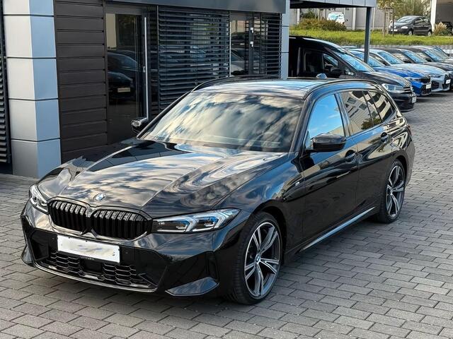 BMW 3-SERIE Touring 320d xDrive M-SPORT ** LED, NAVI+, LEDER, PANORAMA, H&K, HuD, TREKH, 19-inch LMV ** 1e EIG - UNFALLFREI ** ** INFORMEER OOK NAAR ONZE AANTREKKELIJKE FINANCIAL-LEASE TARIEVEN **