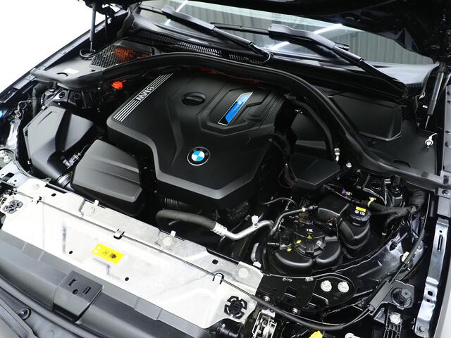 BMW 3-SERIE Touring 320e Shadow Line | Camera | Trekhaak | Leder | Virtual | Cruise | DAB | LED | Carplay