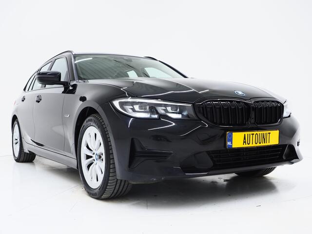 BMW 3-SERIE Touring 320e Shadow Line | Camera | Trekhaak | Leder | Virtual | Cruise | DAB | LED | Carplay