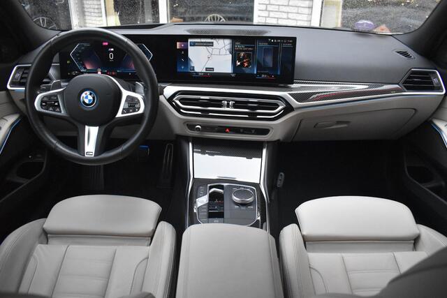 BMW 3-SERIE 320e M-Sport ACC Head Up Elc Stoelen Leder Camera