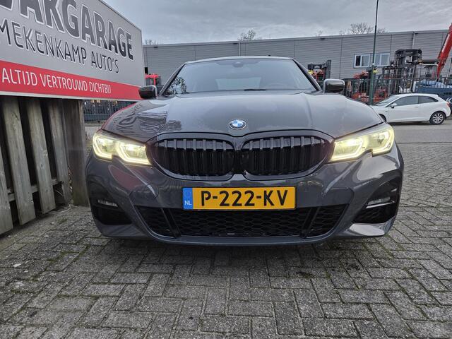 BMW 3-SERIE 320e High Executive 18"/Leder/Laser LED/Stuur + stoelverwarming/Dodehoek/Elektrische klep/Trekhaak/Hed-up/Keyless
