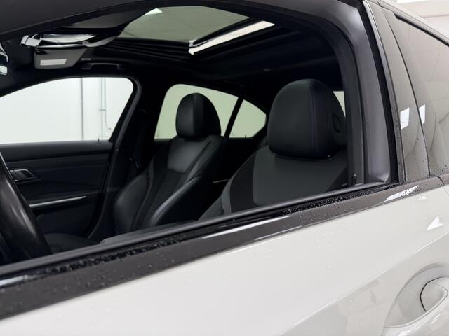 BMW 3-SERIE 330e M-Sport | Schuif/kanteldak | Trekhaak | 360 camera |