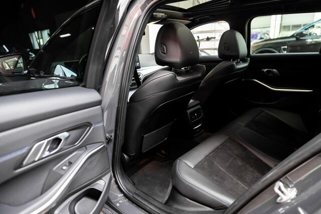 BMW 3-SERIE Touring 330e xDrive M Sport | HuD | Pano | Memory | Alcantara |