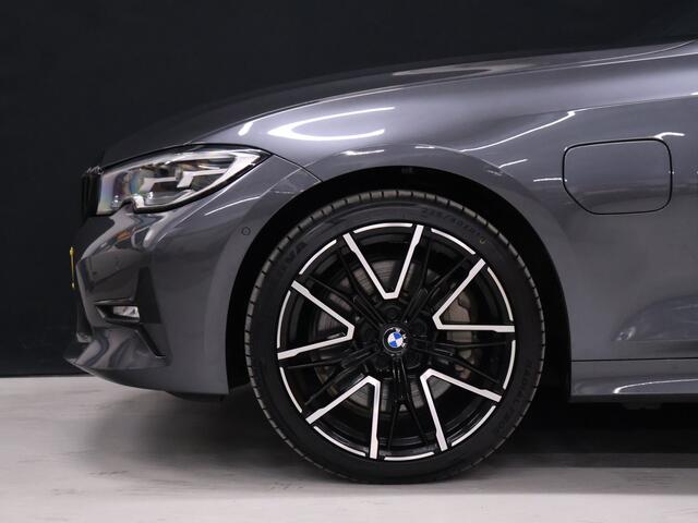 BMW 3-SERIE 330e eDrive Sport [TREKHAAK, CRUISE CONTROL, APPLE CARPLAY, ANDROID AUTO, ACHTERUITRIJCAMERA, PDC V+A, STOELVERWARMING, AUTOMATISCHE AIRCO, BMW LED, NIEUWSTAAT]