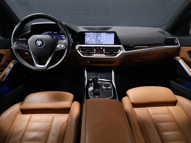BMW 3-SERIE 330e eDrive Sport [TREKHAAK, CRUISE CONTROL, APPLE CARPLAY, ANDROID AUTO, ACHTERUITRIJCAMERA, PDC V+A, STOELVERWARMING, AUTOMATISCHE AIRCO, BMW LED, NIEUWSTAAT]