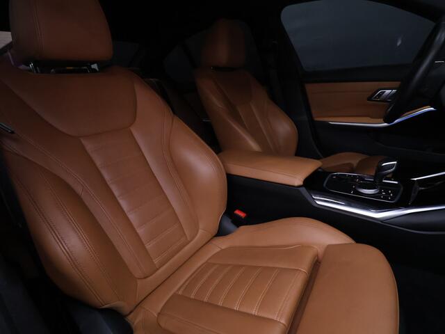 BMW 3-SERIE 330e eDrive Sport [TREKHAAK, CRUISE CONTROL, APPLE CARPLAY, ANDROID AUTO, ACHTERUITRIJCAMERA, PDC V+A, STOELVERWARMING, AUTOMATISCHE AIRCO, BMW LED, NIEUWSTAAT]