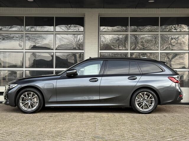 BMW 3-SERIE Touring 330e Sport Line | PANORAMA | TREKHAAK | SPORTSTOELEN | KEYLESS ENTRY |