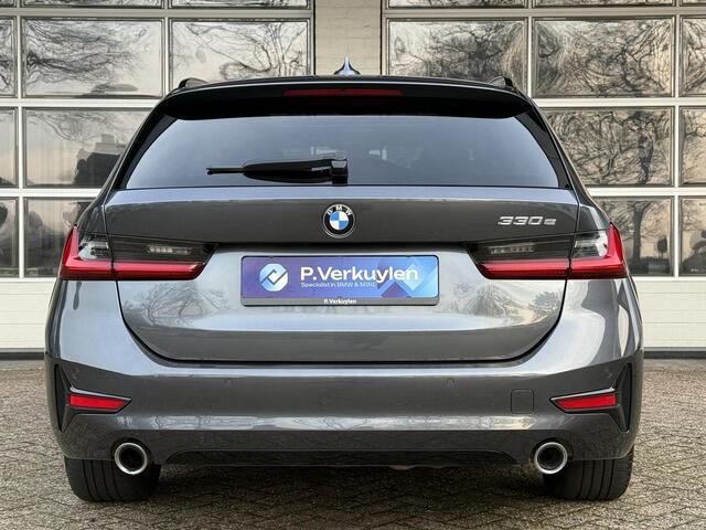 BMW 3-SERIE Touring 330e Sport Line | PANORAMA | TREKHAAK | SPORTSTOELEN | KEYLESS ENTRY |