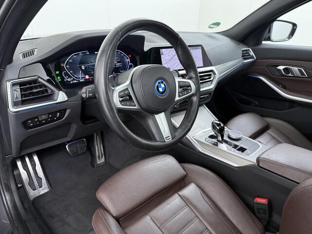 BMW 3-SERIE Touring 330e X-Drive M pakket Leder Panoramadak PHEV