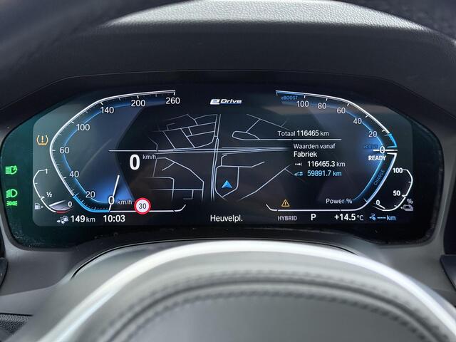 BMW 3-SERIE Touring 330e X-Drive M pakket Leder Panoramadak PHEV